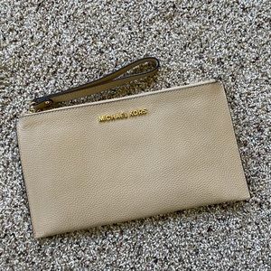 SOLD! Michael Kors wristlet